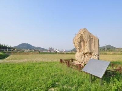 제천 입석리 선돌 전경 썸네일 이미지